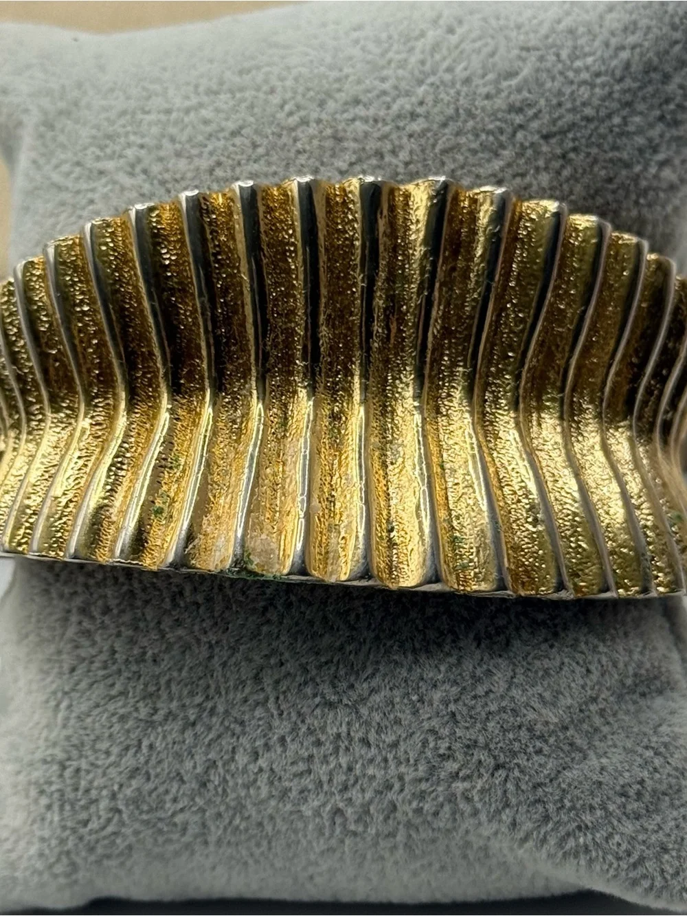 Bobley stylish gold
